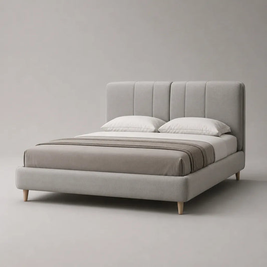 Lit double rembourré en velours polyester gris clair avec tête de lit à panneaux verticaux et sommier à lattes, couchage 160 × 200 cm